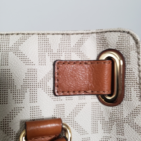 Michael Kors Medium Hamilton Bag - Picture 14 of 16